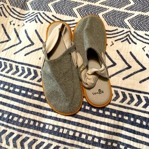 Sanuk Slides